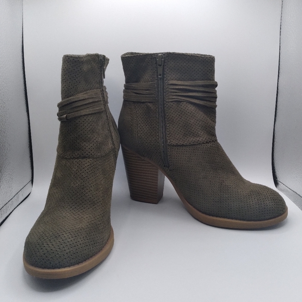 🎉SALE Soda  Green faux suede boots - Picture 7 of 9